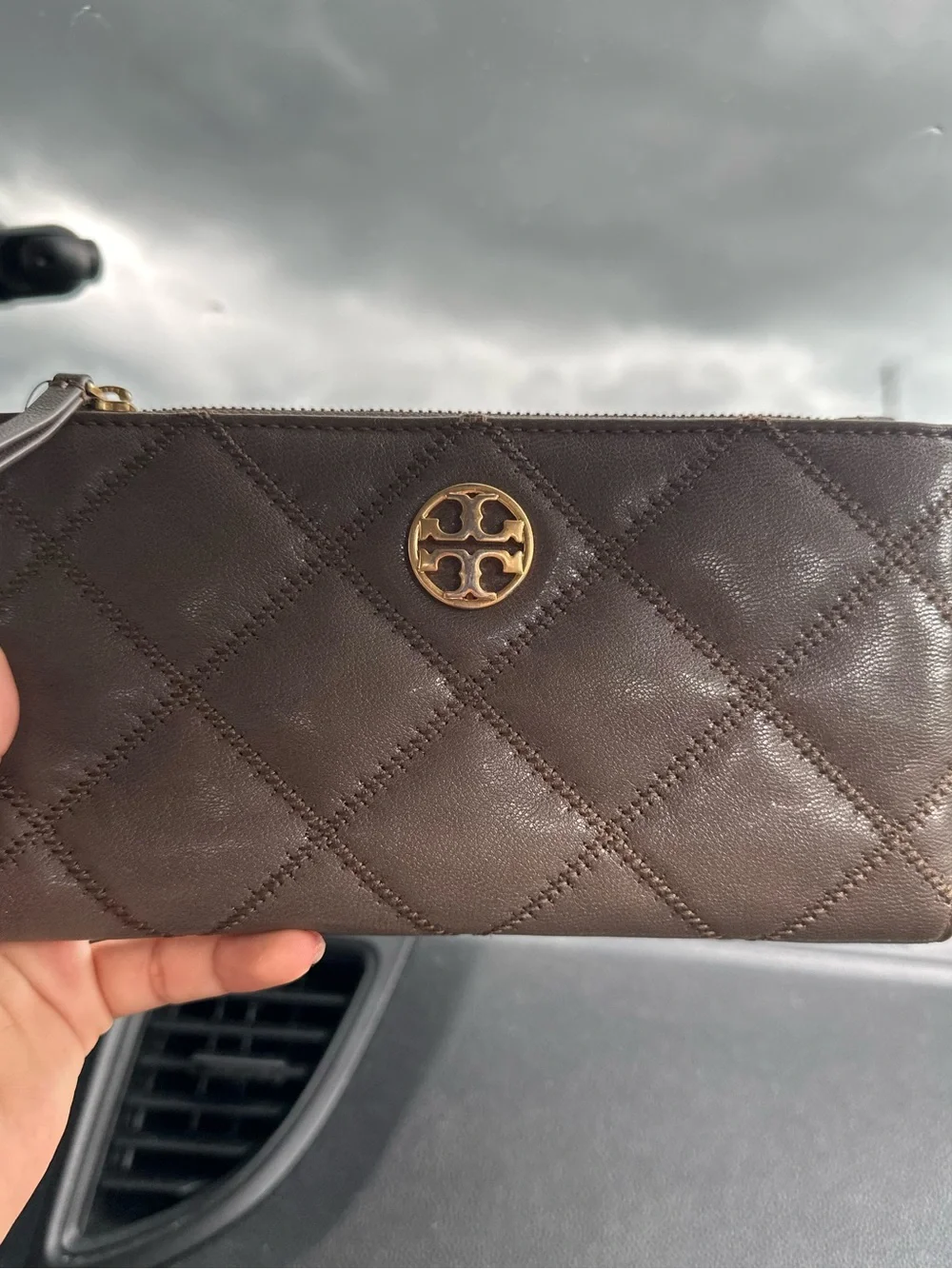 Tory Burch Smooth quilted Leather wallet in Dark Brown with gold hardware